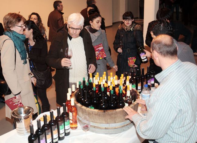 La asociacin de bodegas Provir presenta la aada en la plaza de Abastos de Logroo-50